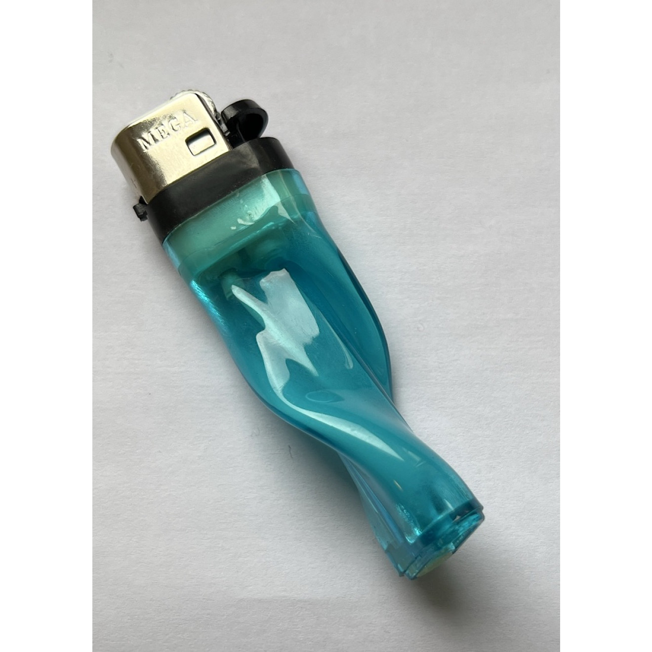 Verdrehtes Feuerzeug blau
