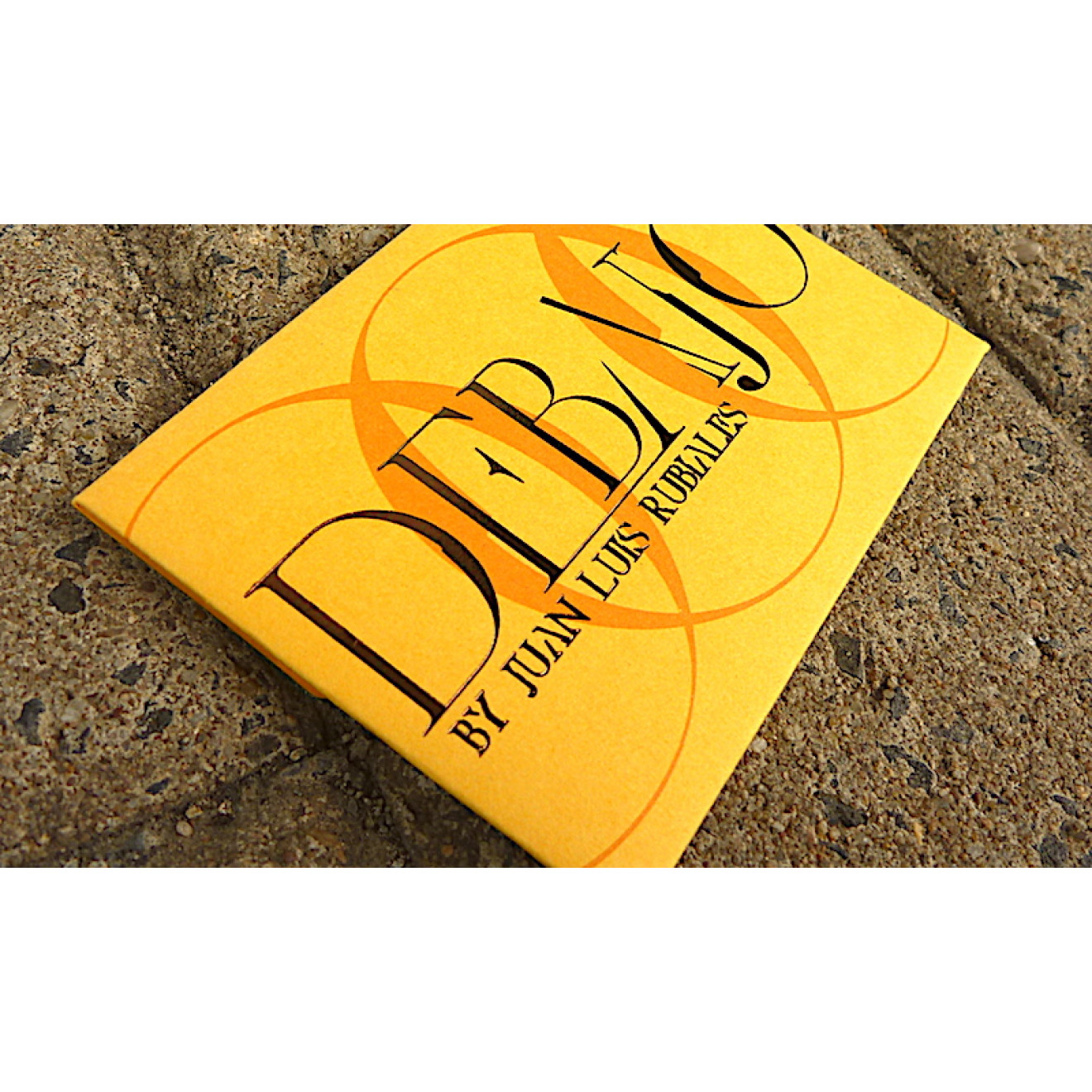 Debajo by Juan Luis Rubiales