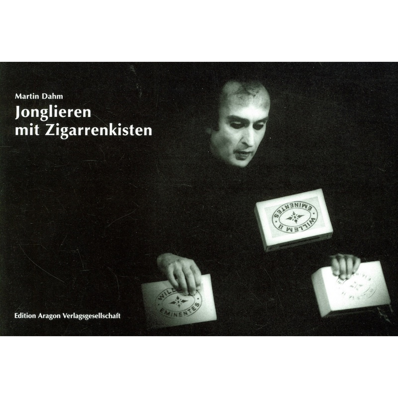 Jonglieren mit Zigarrenkisten
