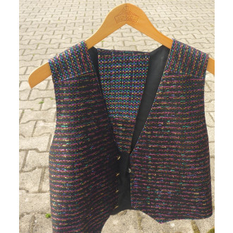 Bunte Glitzerweste mit Gürtel