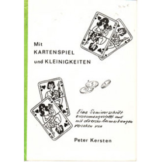 Mit Kartenspiel und Kleinigkeiten